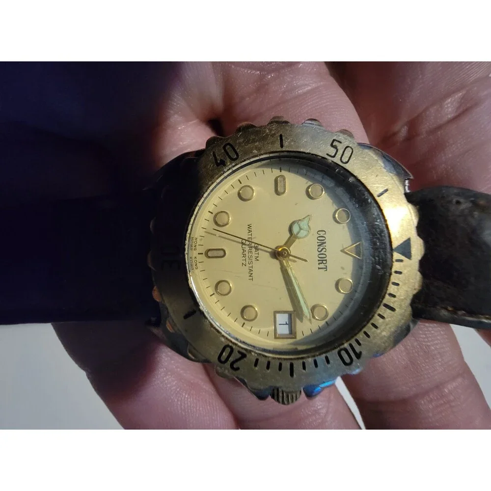 Vintage Consort Wristwatch Made In Hong Kong Watch Quintel Quartz
